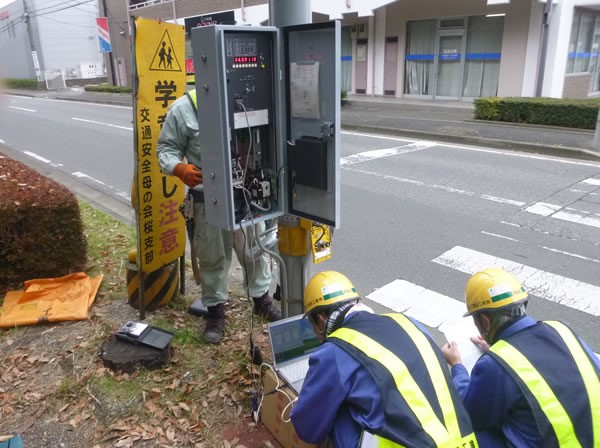 交通信号機　制御機動作設定及び調整作業